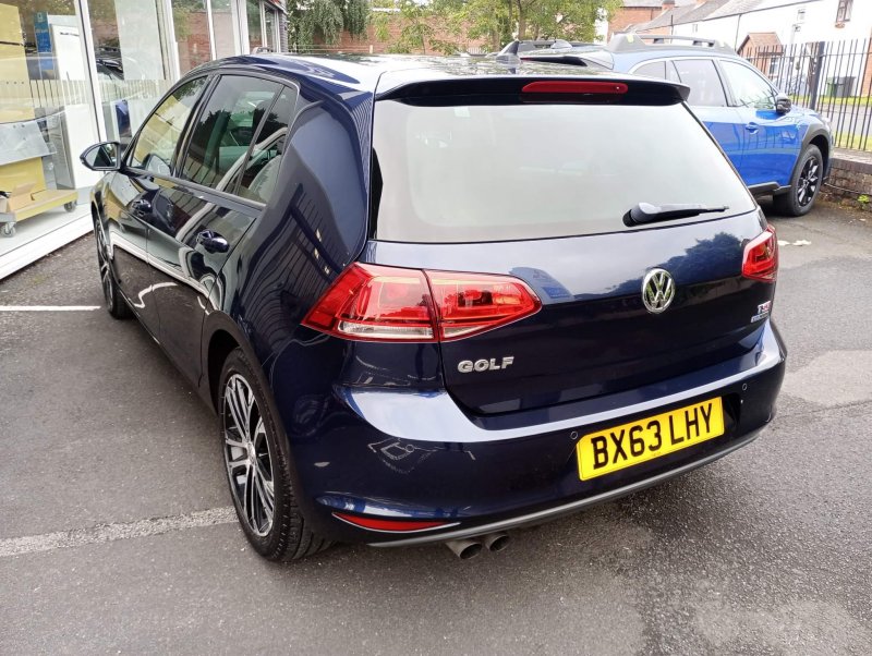VOLKSWAGEN GOLF