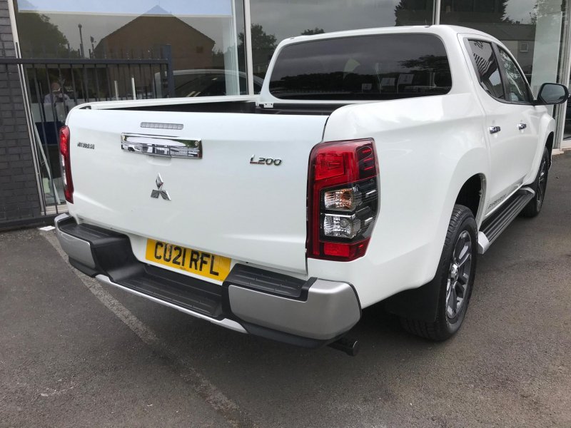 MITSUBISHI L200
