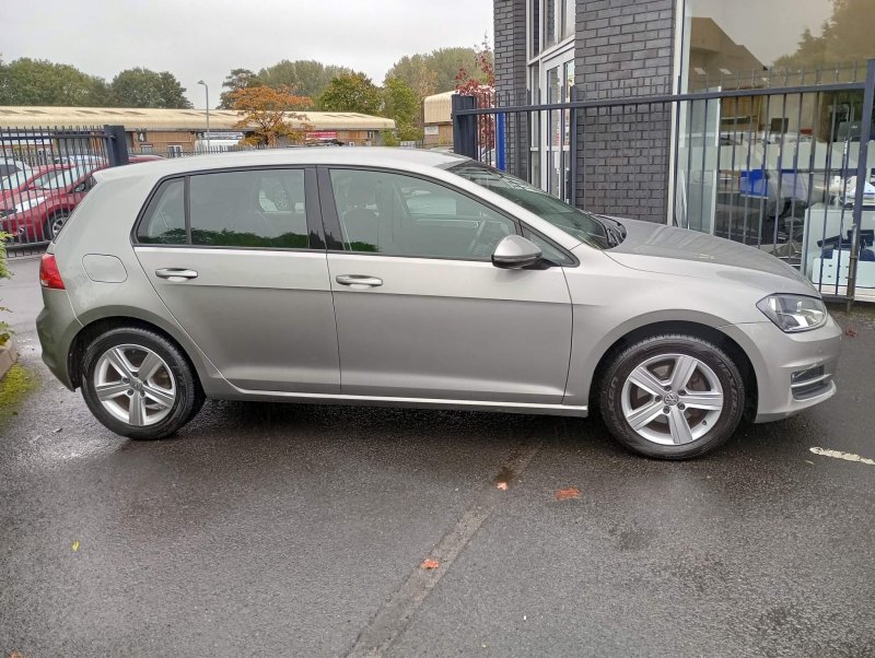 VOLKSWAGEN GOLF