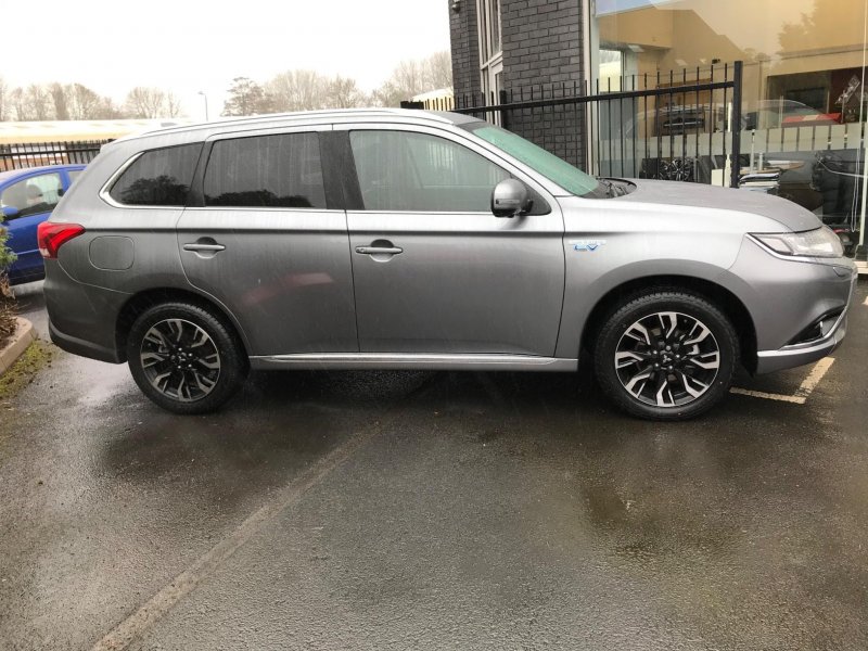 MITSUBISHI OUTLANDER