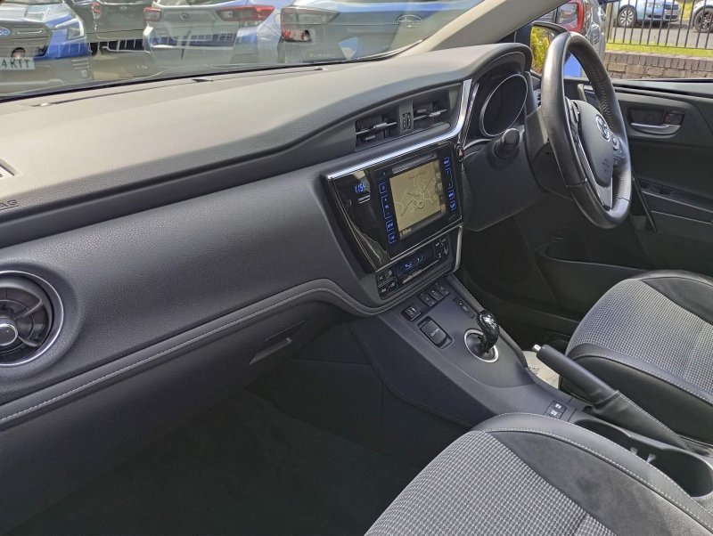 TOYOTA AURIS