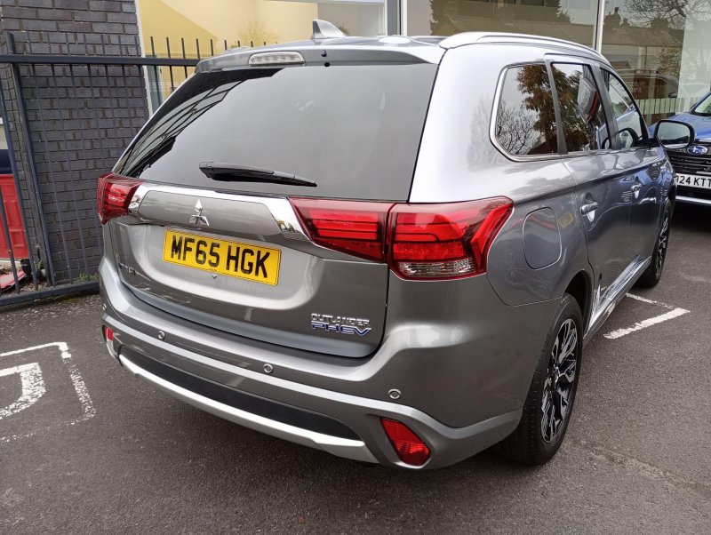 MITSUBISHI OUTLANDER