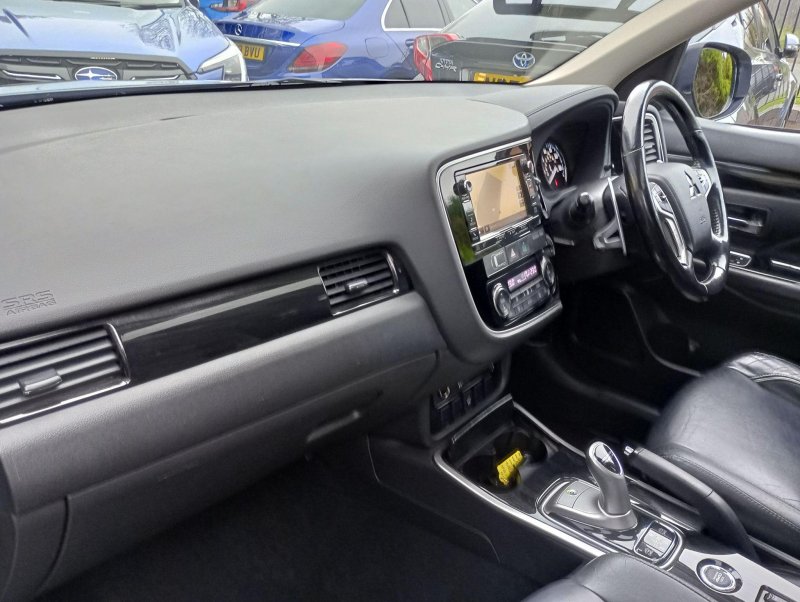 MITSUBISHI OUTLANDER