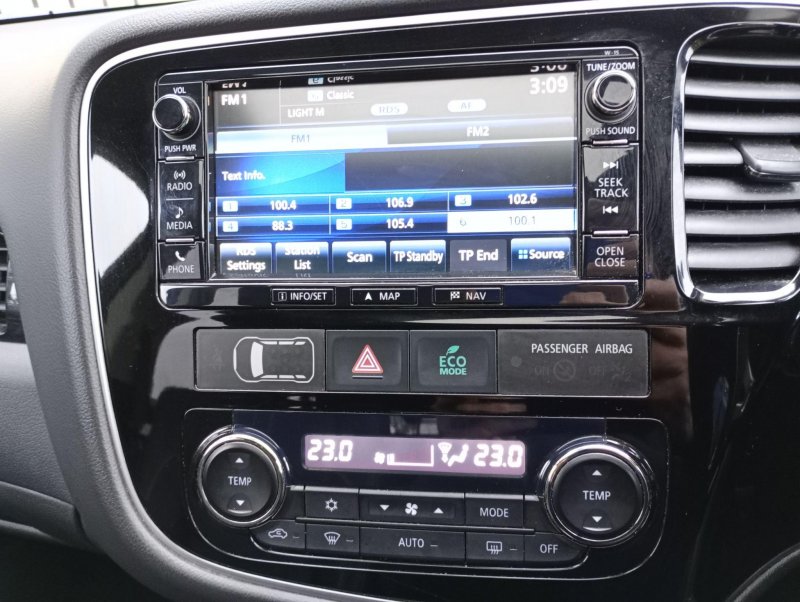 MITSUBISHI OUTLANDER