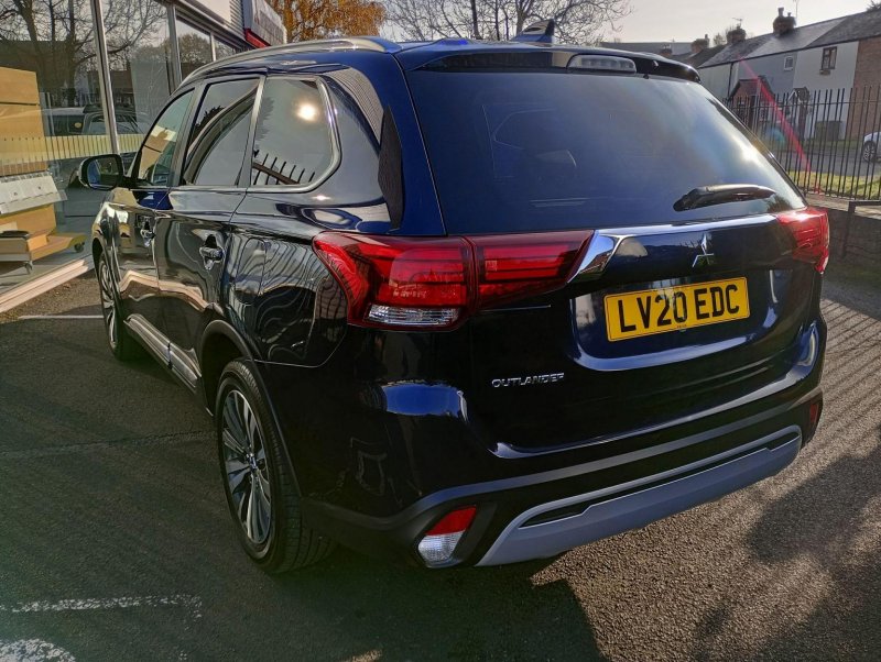 MITSUBISHI OUTLANDER