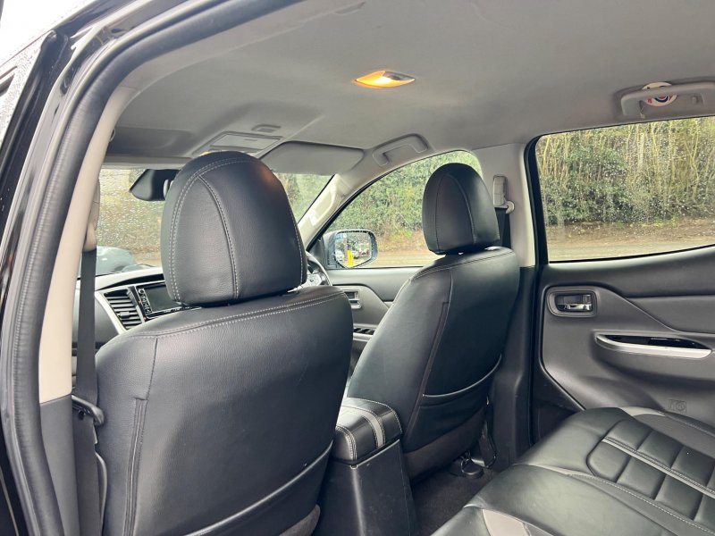 MITSUBISHI L200