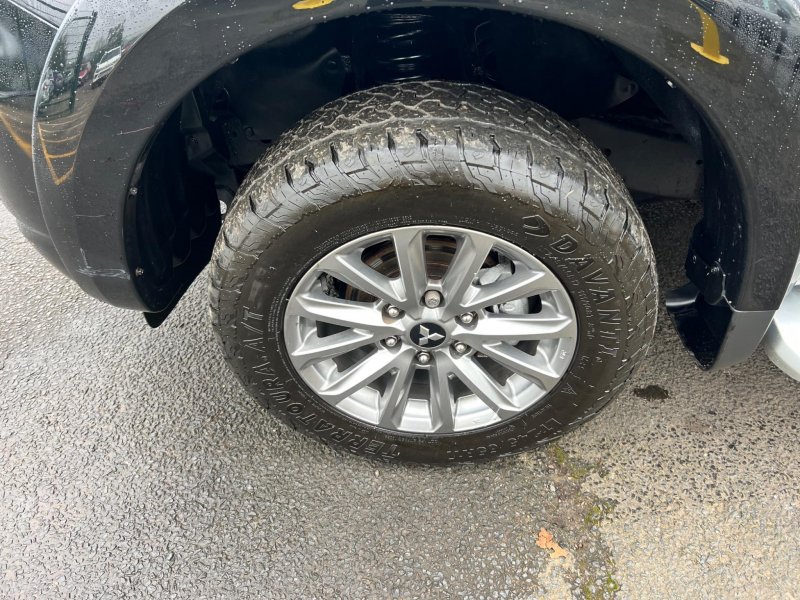 MITSUBISHI L200