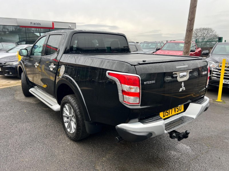 MITSUBISHI L200