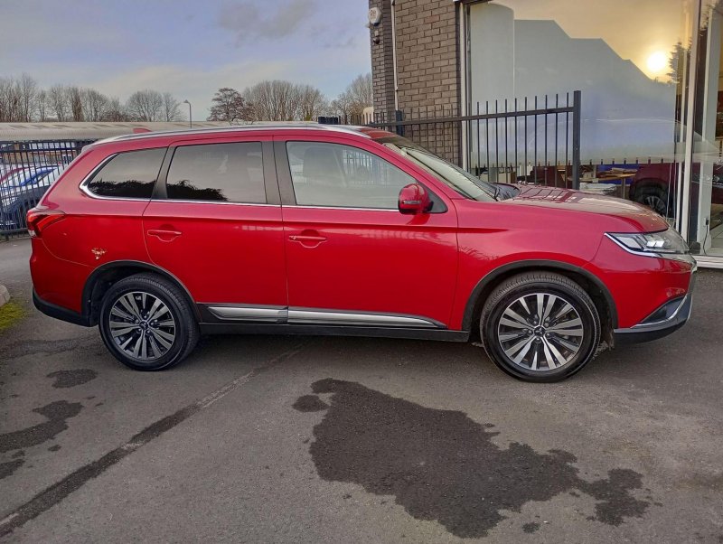 MITSUBISHI OUTLANDER