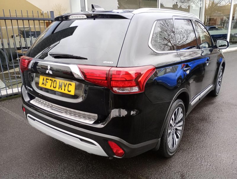 MITSUBISHI OUTLANDER