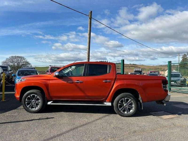 MITSUBISHI L200