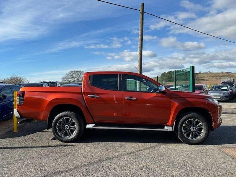 MITSUBISHI L200