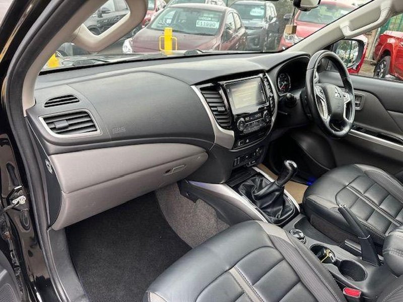 MITSUBISHI L200