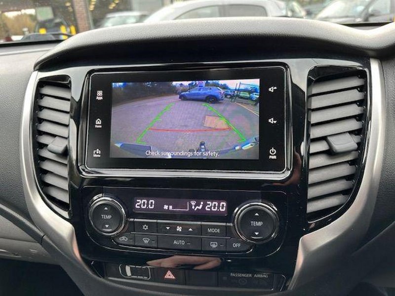 MITSUBISHI L200