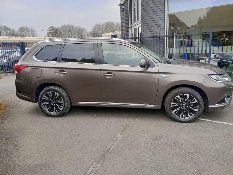 MITSUBISHI OUTLANDER