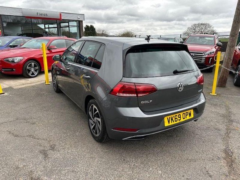 VOLKSWAGEN GOLF